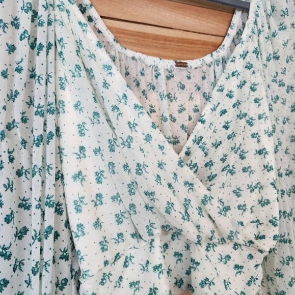 Free people Cream combo Sweetie Pie Floral Sheer Surplice Green Top Blouse boho - Picture 7 of 14